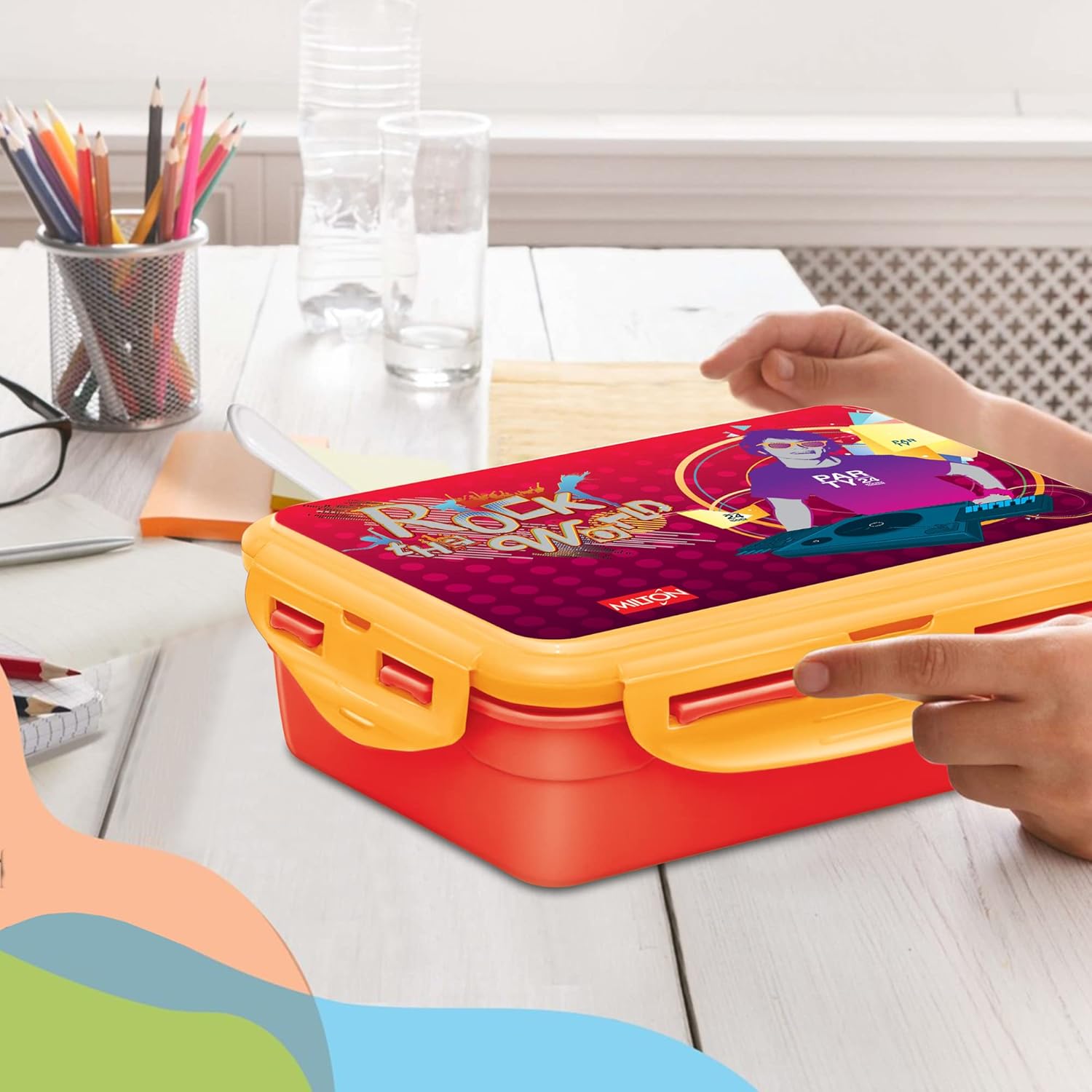 MILTON Mini Fun Treat Lunch Box, Inner Stainless Steel School Kids Tiffin 650 ml